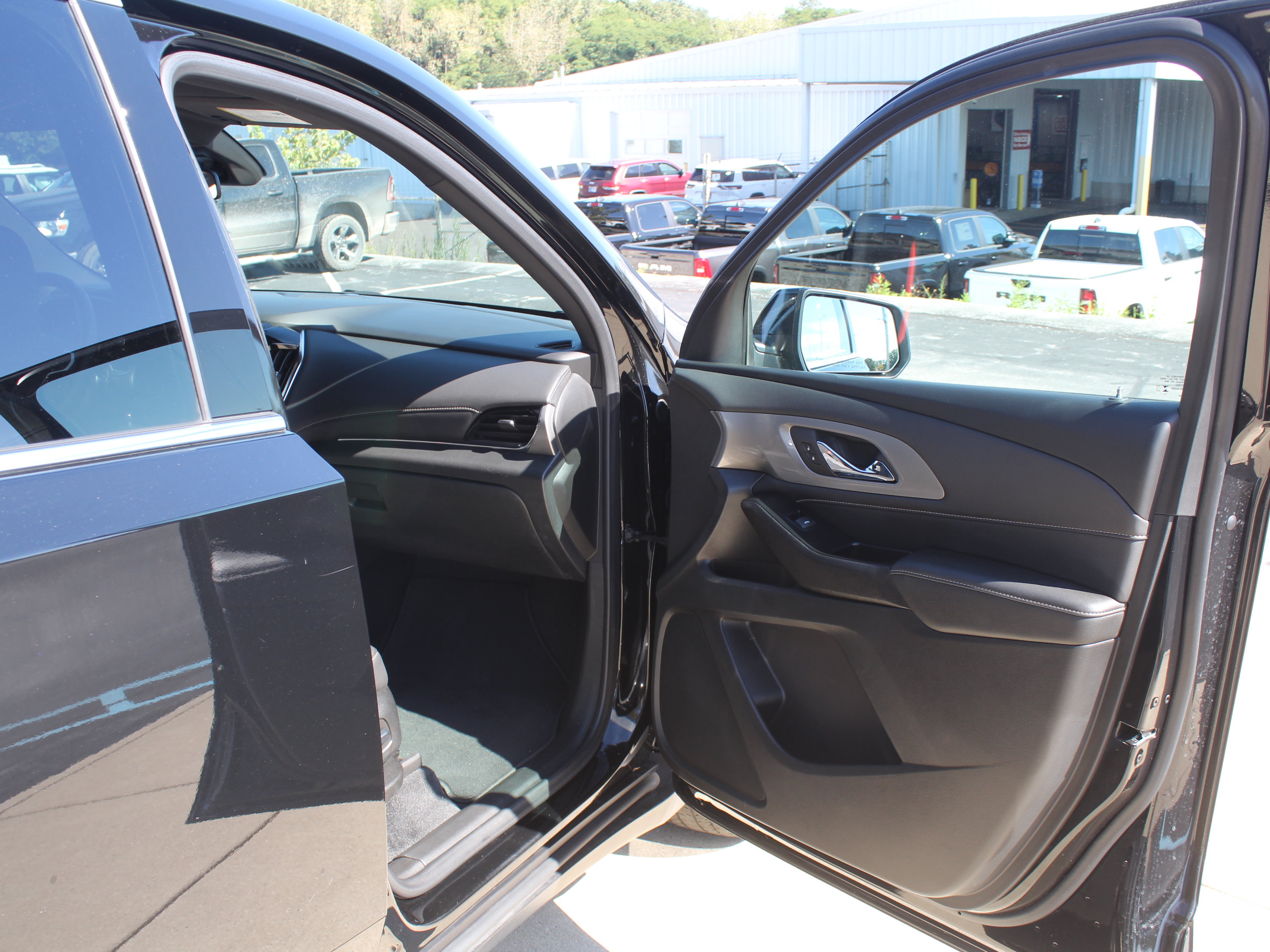 Used 2023 Chevrolet Traverse LT AWD/4WD image 29
