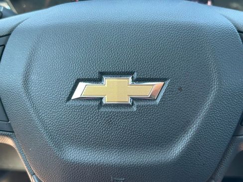 Used 2025 Chevrolet Trax LT FWD image 34