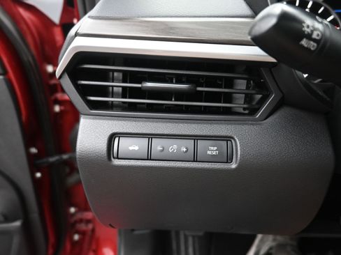 Used 2024 Nissan Altima 2.5 SV image 14