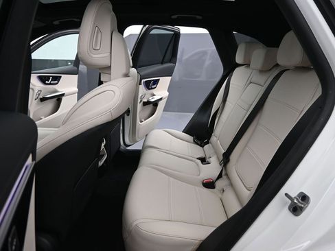 Used 2024 Mercedes-Benz GLC 300 4MATIC image 19