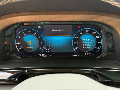 Certified 2024 Volkswagen Atlas SE w/ Panoramic Sunroof Package AWD/4WD image 15