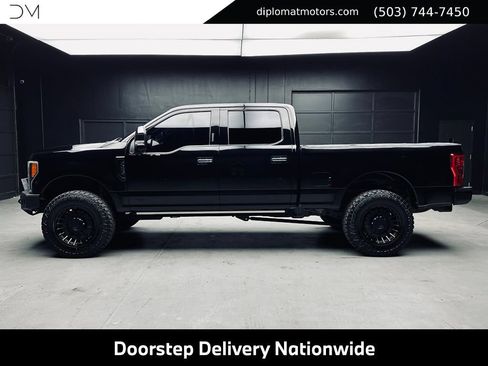 Used 2017 Ford F250 Platinum w/ Platinum Ultimate Package AWD/4WD image 4