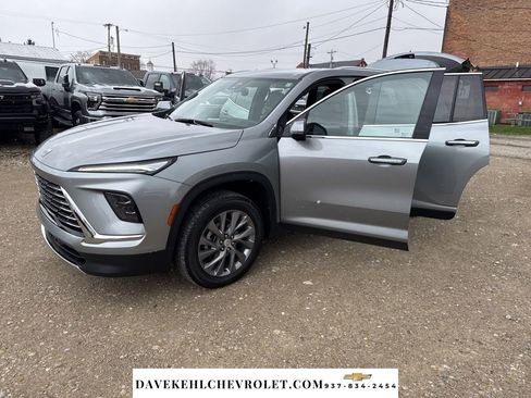 Used 2025 Buick Enclave Preferred w/ Power Package image 32