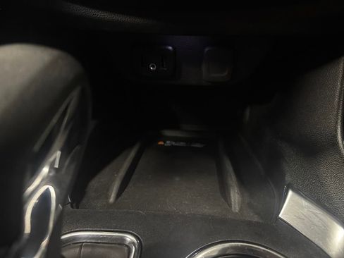 Used 2023 Chevrolet Traverse LT image 27