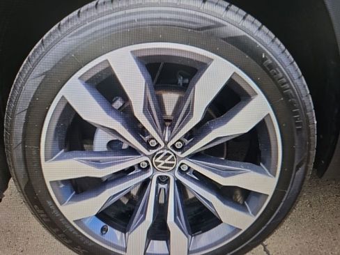 Used 2022 Volkswagen Atlas Cross Sport SEL Premium R-Line AWD/4WD image 10