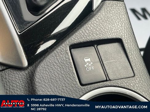 Used 2019 Toyota Corolla LE image 18