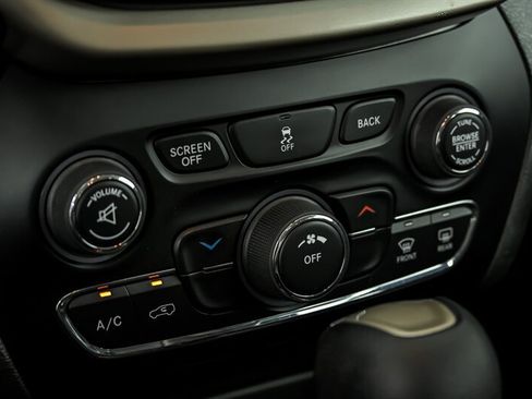 Used 2015 Jeep Cherokee Sport w/ Cold Weather Group AWD/4WD image 23