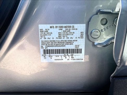Used 2024 Ford Explorer XLT w/ Equipment Group 202A AWD/4WD image 30