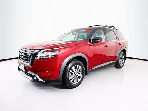 Used 2023 Nissan Pathfinder SL w/ Black Appearance Package image 3