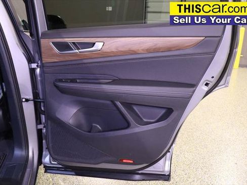 Used 2025 Volkswagen Atlas SE FWD image 33