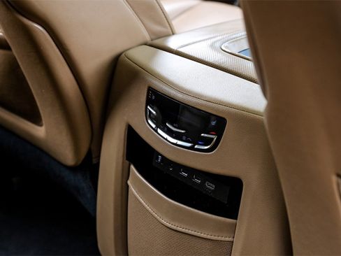 Used 2019 Cadillac Escalade Platinum image 40