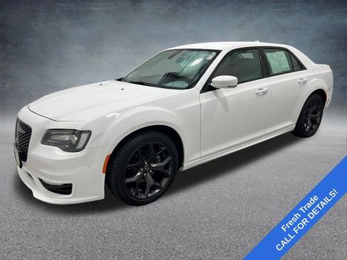 Used 2023 Chrysler 300 Touring L image 1