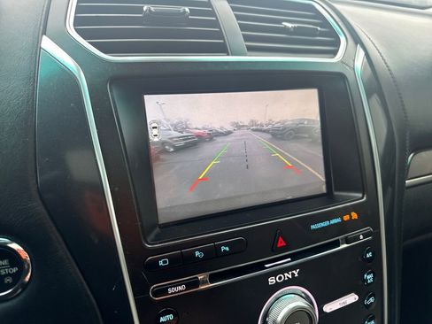 Used 2016 Ford Explorer Platinum image 14