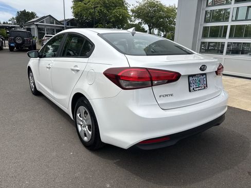 Used 2018 Kia Forte LX w/ LX Popular Package FWD image 3