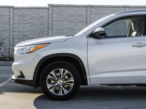 Used 2015 Toyota Highlander XLE FWD image 13