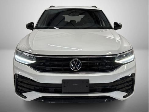 Used 2022 Volkswagen Tiguan SE R-Line FWD image 2