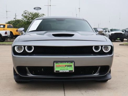 Used 2018 Dodge Challenger SXT RWD image 2
