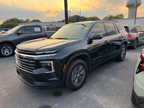 Used 2026 Chevrolet Traverse LT w/ Driver Confidence Package FWD image 9