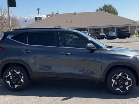 Certified 2025 Kia Seltos EX w/ EX Sunroof Package AWD/4WD image 8