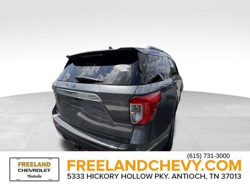 Used 2021 Ford Explorer Platinum w/ Premium Technology Package RWD image 3