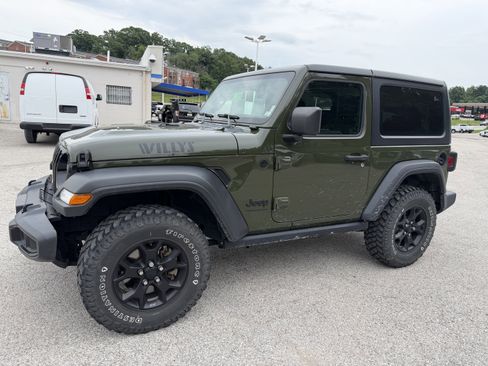 Used 2021 Jeep Wrangler Sport AWD/4WD image 3