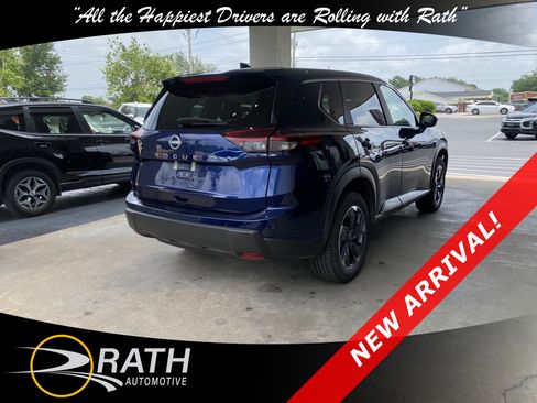 Used 2025 Nissan Rogue SV FWD image 9