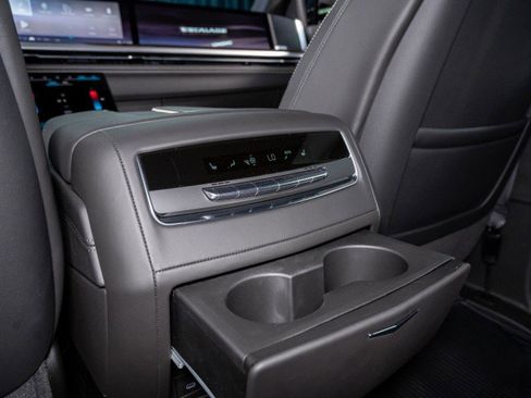 Used 2026 Cadillac Escalade Platinum Sport w/ LPO, ONYX Package AWD/4WD image 30