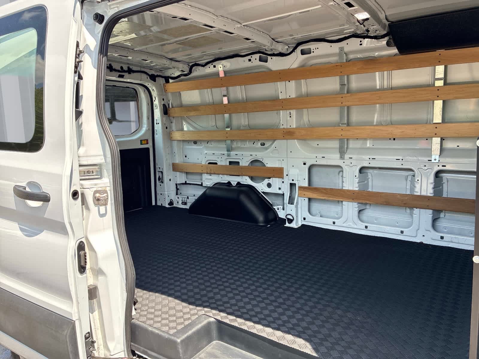 Used 2025 Ford Transit 250 Low Roof w/ Exterior Upgrade Package RWD image 20