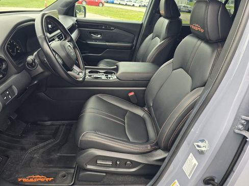 Used 2025 Honda Pilot TrailSport image 13