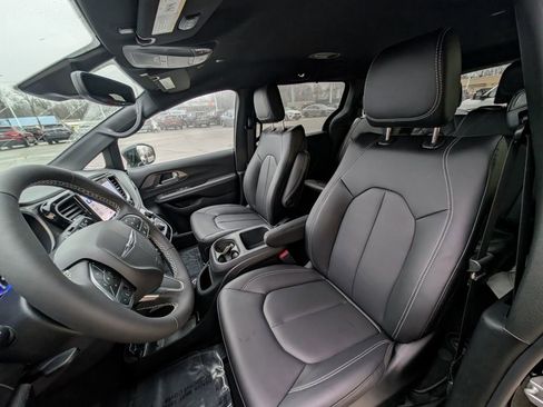 New 2026 Chrysler Pacifica Select image 14
