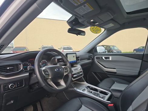 Certified 2024 Ford Explorer XLT w/ XLT Sport Appearance Package AWD/4WD image 13