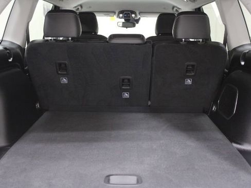 Used 2023 Jeep Grand Cherokee Limited w/ Black Appearance Package image 13