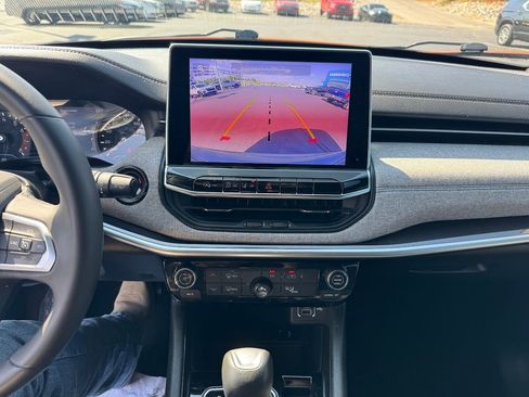 Used 2023 Jeep Compass Latitude image 14