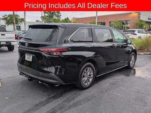 Certified 2021 Toyota Sienna LE FWD image 5