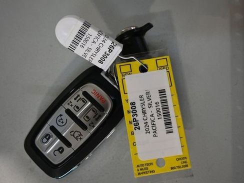 Used 2024 Chrysler Pacifica Select FWD image 23