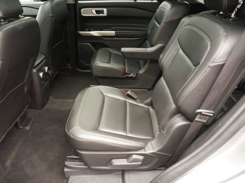 Certified 2022 Ford Explorer XLT w/ Equipment Group 202A RWD image 16