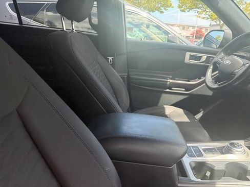 Used 2020 Ford Explorer XLT w/ Comfort Package RWD image 9