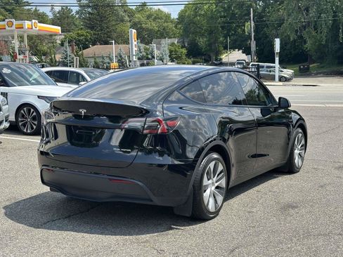 Used 2024 Tesla Model Y Long Range AWD/4WD image 3