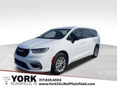 New 2026 Chrysler Pacifica Select