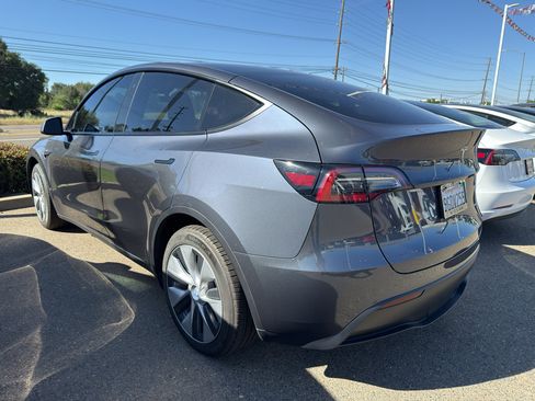 Used 2023 Tesla Model Y Long Range AWD/4WD image 33