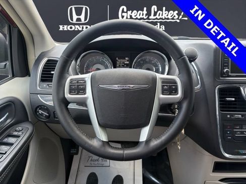 Used 2015 Chrysler Town & Country Touring FWD image 12
