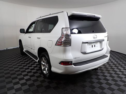 Used 2018 Lexus GX 460 w/ Preferred Accessory Package AWD/4WD image 16