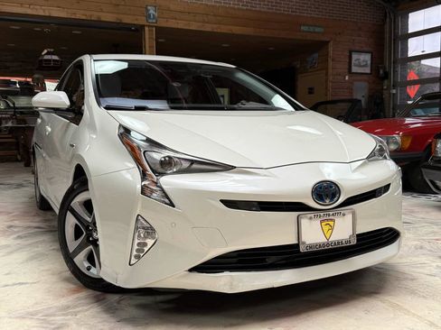 Used 2017 Toyota Prius Four Touring w/ Premium Convenience Package FWD image 3