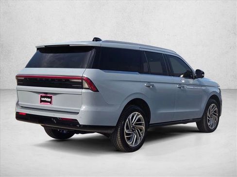 New 2025 Lincoln Navigator Reserve image 2