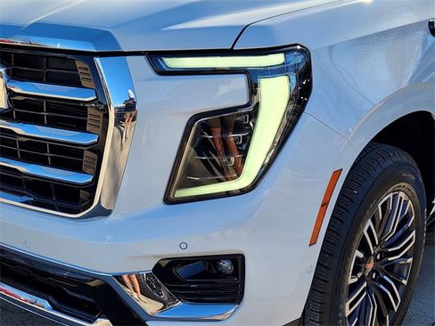 Used 2025 GMC Yukon Elevation image 6