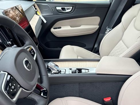 New 2026 Volvo XC60 B5 Plus w/ Climate Package image 20