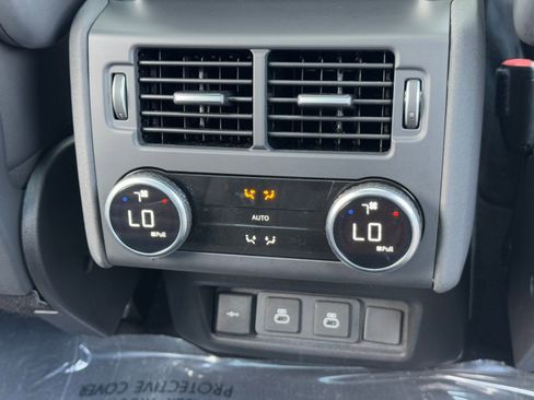 Used 2023 Land Rover Discovery S R-Dynamic image 40