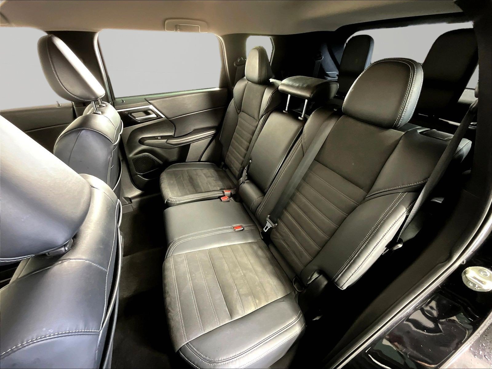 Used 2023 Mitsubishi Outlander SE AWD/4WD image 21
