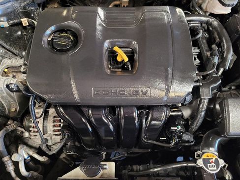 Used 2020 Hyundai Elantra SE image 30