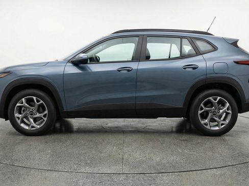 Used 2025 Chevrolet Trax LT image 5